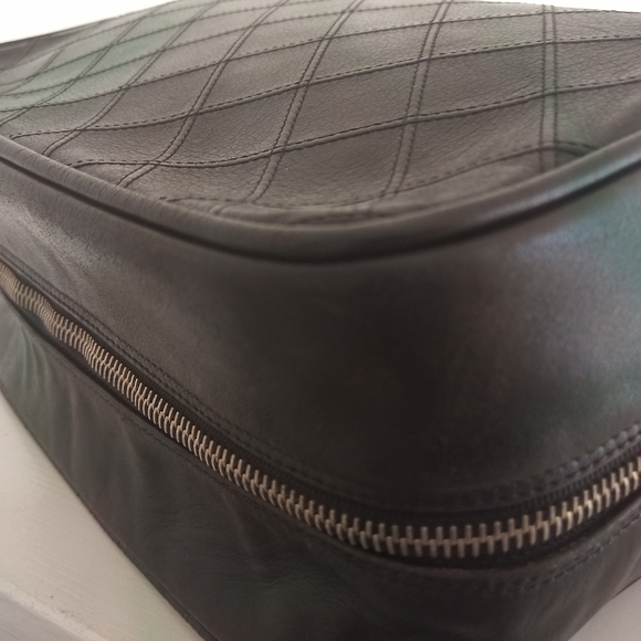 CLEAN Vintage Chanel Diamond Stitch Cosmetics Case/Toiletry Pouch/Dopp Kit Black - Picture 15 of 16